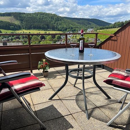 Gemuetliche 3-Zimmer-Wohnung Mit Panoramablick Und Kostenlosem Ueberdachten Parkplatz Winterberg Exterior foto